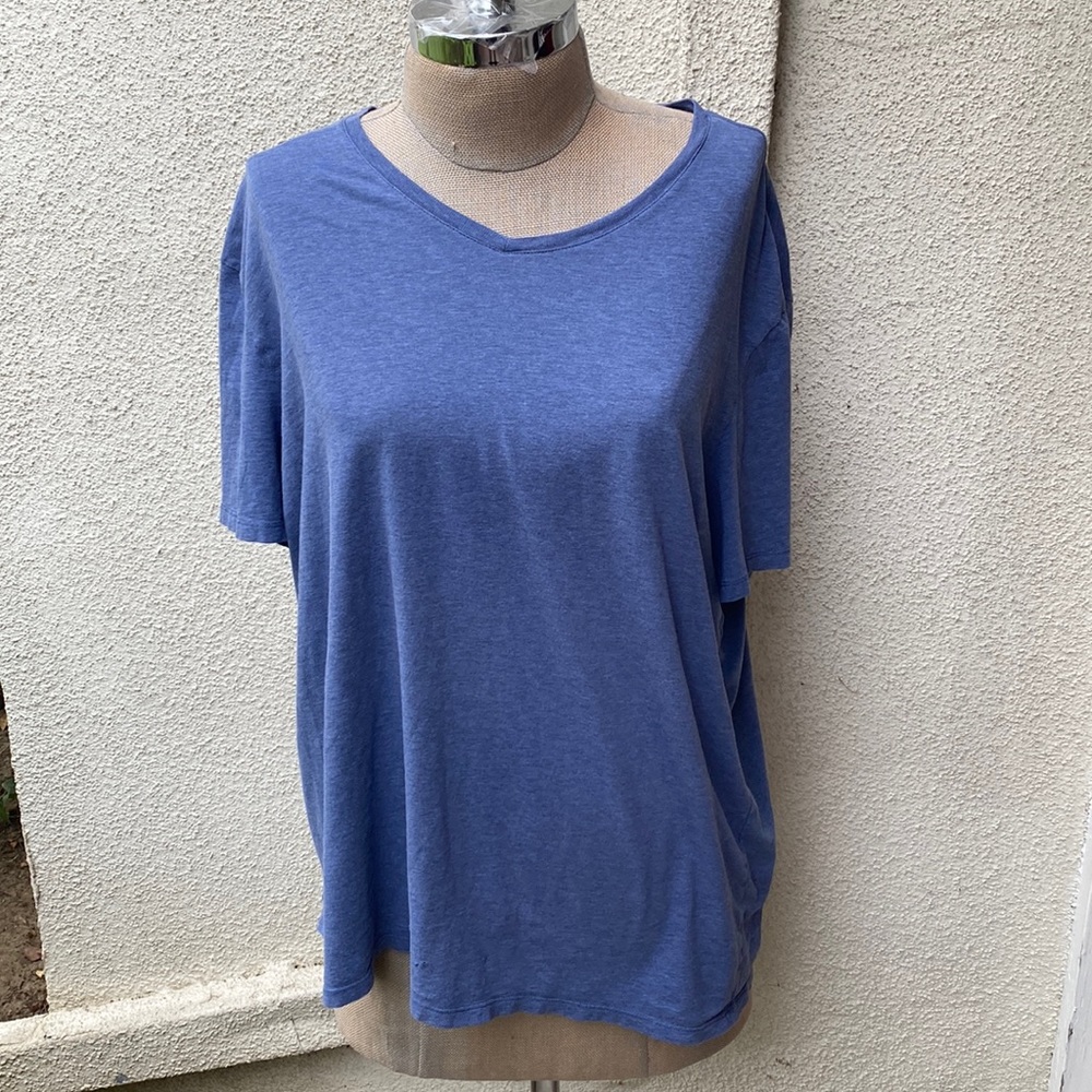 Vince from Neiman’s 100% Pima cotton tshirt. So comfy and classy. Unisex - Picture 2 of 10